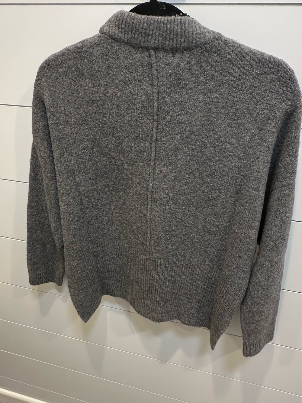 Olivaceous Mid-Gray Textured Back-Seam Knit cardigan Sweater with necklace